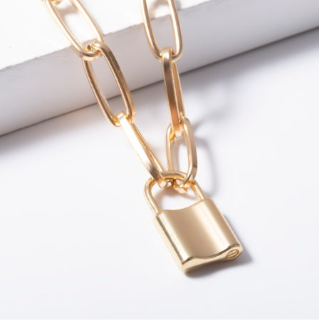 Stylish geometric elements necklaces