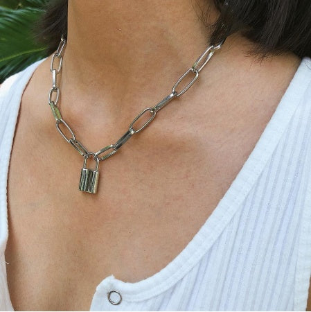 Stylish geometric elements necklaces