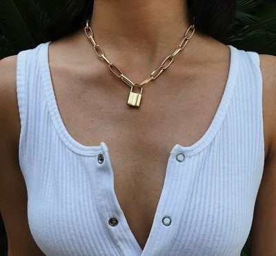 Stylish geometric elements necklaces